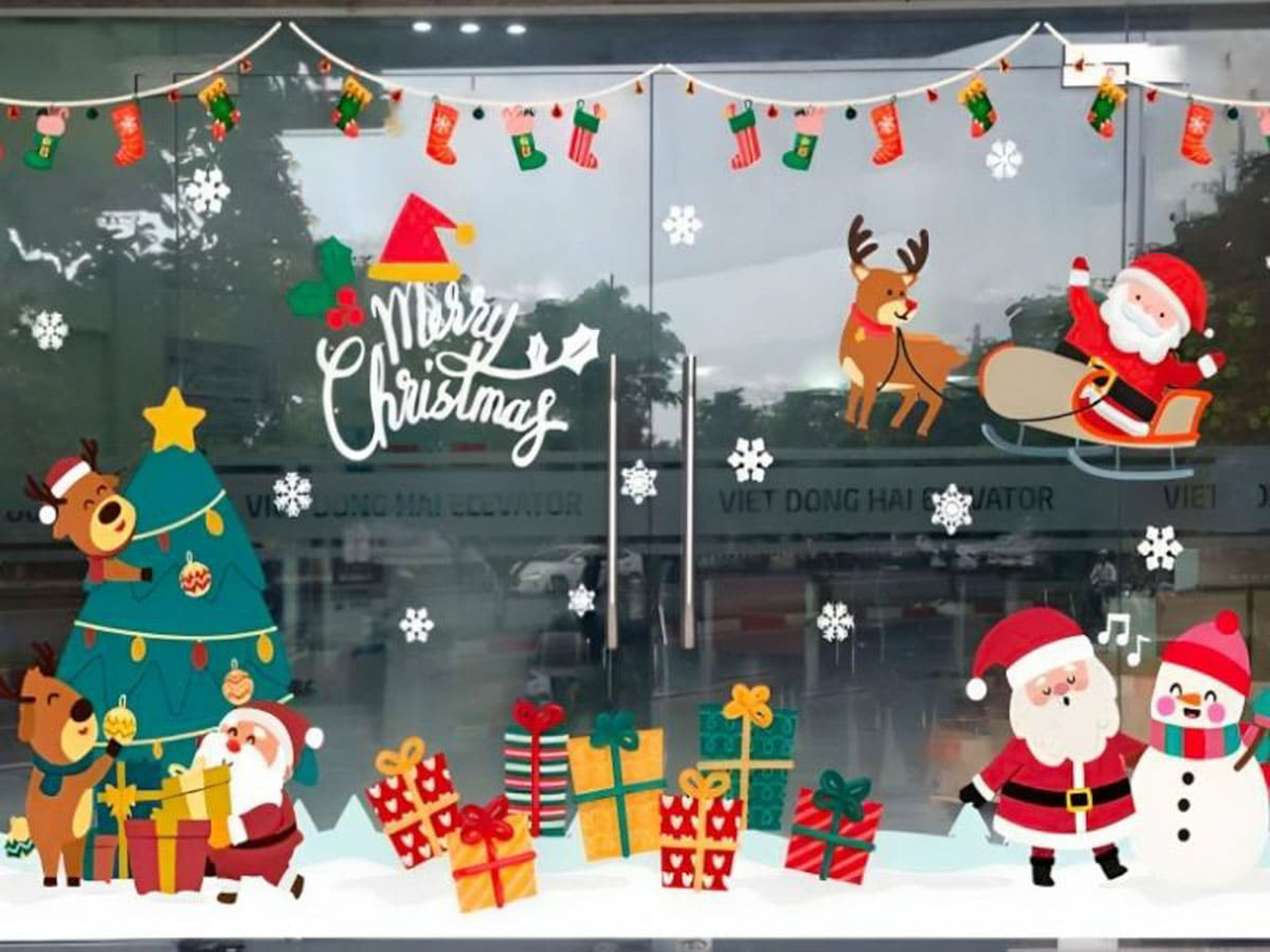 Hướng dẫn phối đồ đi chơi noel đơn giản, hiệu quả.